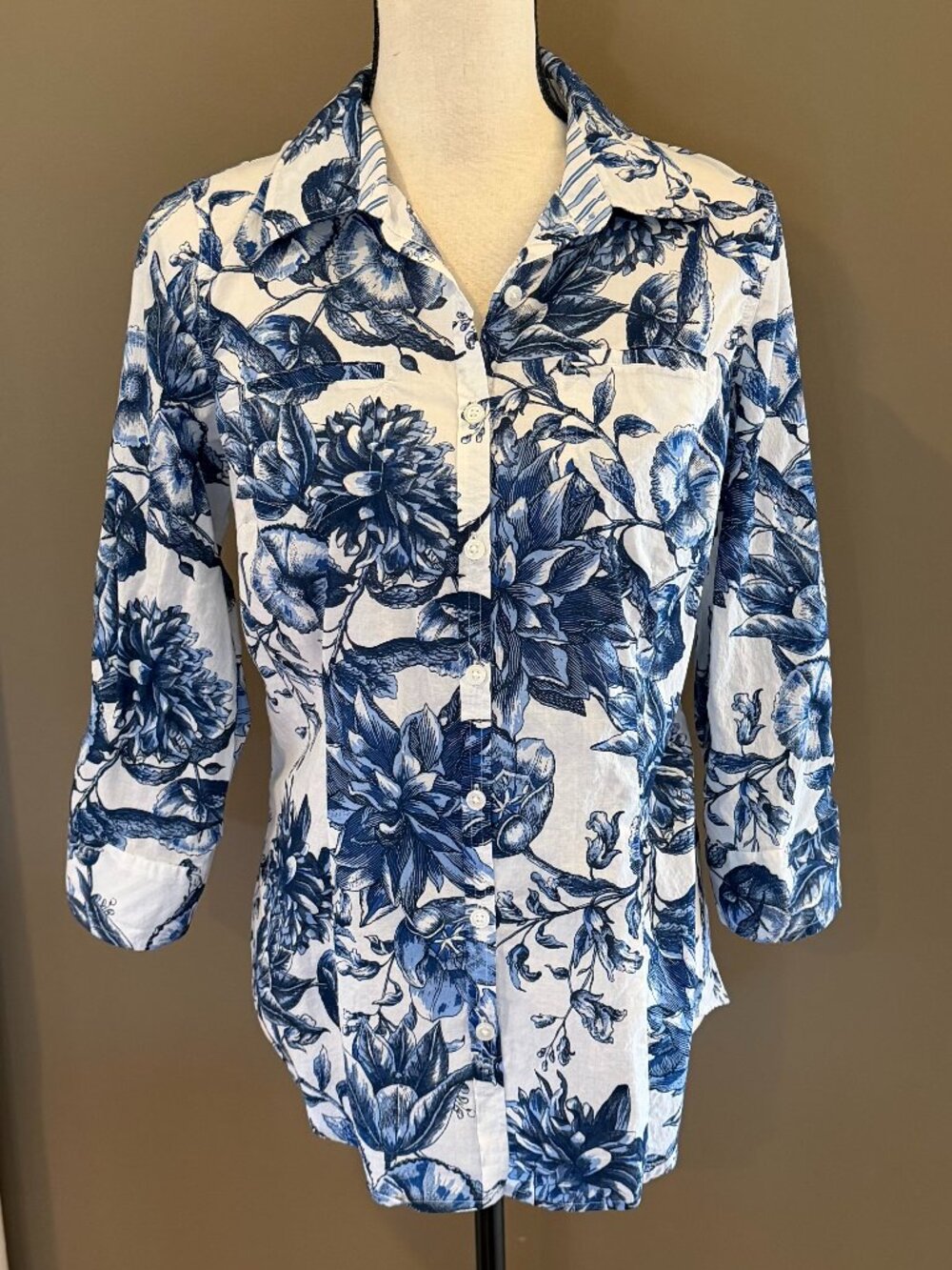 Van Heusen Women's Blue Floral Cotton Blouse Cape Cod Nantucket, Size Medium